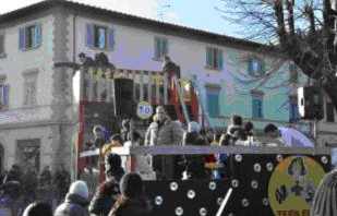 Il carro del Teen Club. I ragazzi di Ronta colpiscono ancora