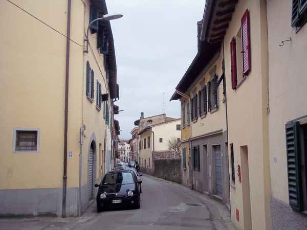 Borgo in foto. Ieri e oggi la strada... 'misteriosa'...