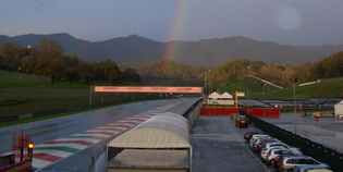 Arcobaleno sopra l’Autodromo. Buon auspicio per la Ferrari?
