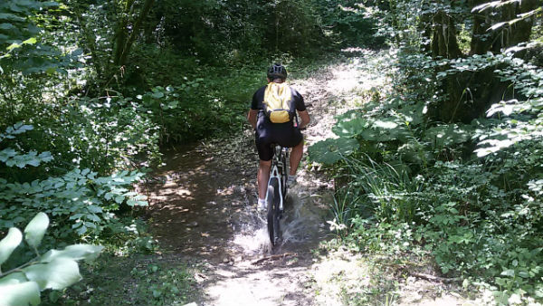 Raggiunto Roma in Mountain Bike. Stefano Dalfiume conclude la sua impresa