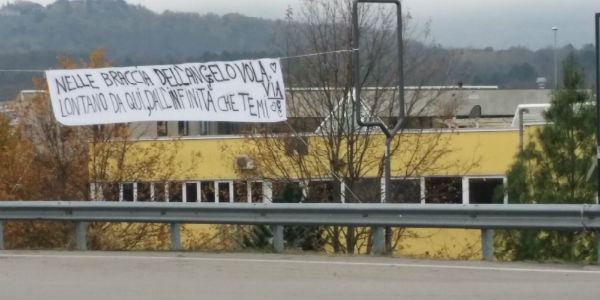 Striscione 'singolare' a Barberino. Foto della settimana