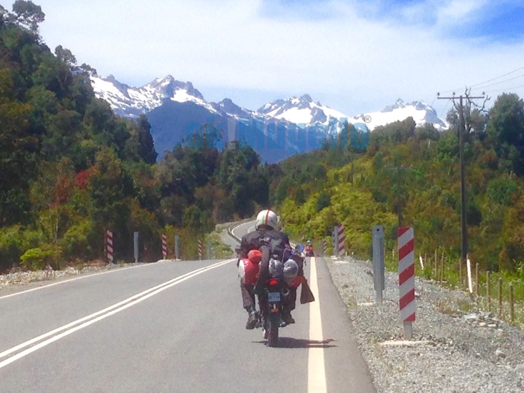 AI piedi del Vulcano Chaitén. In moto fino alla fine del Mondo