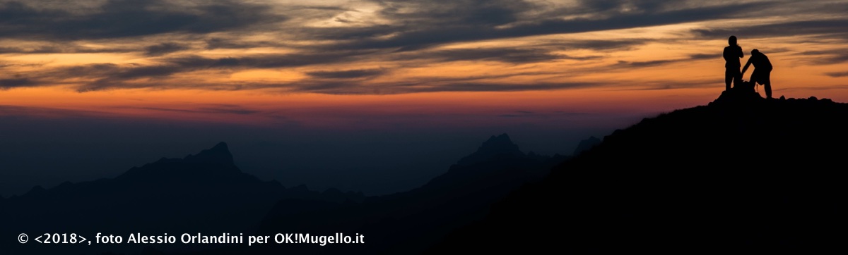 La Luna Rossa e l'alba in Apuane. Dall'obiettivo di Alessio Orlandini e Saverio Zeni