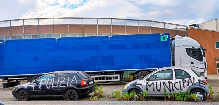 Auto imbrattate a Barberino. La segnalazione di un lettore