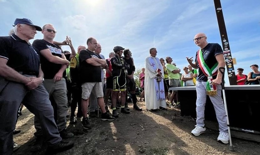 Nei giorni scorsi la cerimonia per la nuova croce sul monte Gazzaro